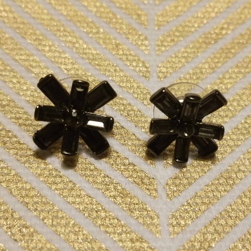 New without tags Black Earrings